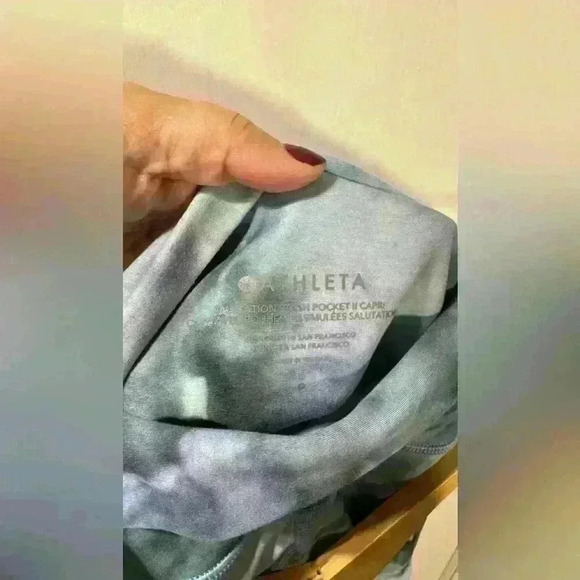 Athleta Salutation Stash high rise Capri - Picture 6 of 6